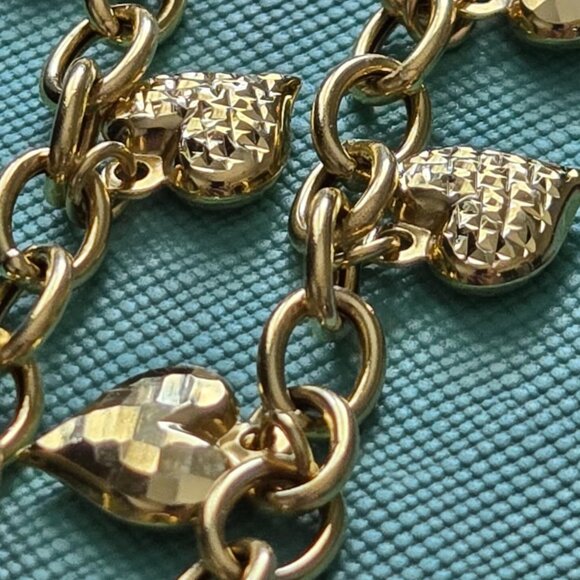 18k gold bracelet with mutiple heart charms Part 1 - Picture 5 of 13